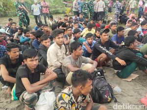 Kemarin 110, Hari Ini 119 Pengungsi Rohingya Kembali Terdampar di Aceh Utara Kemarin 110, Hari Ini 119 Pengungsi Rohingya Kembali Terdampar di Aceh Utara