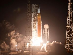 Detik-detik Roket Raksasa dan Terkuat NASA Terbang ke Bulan