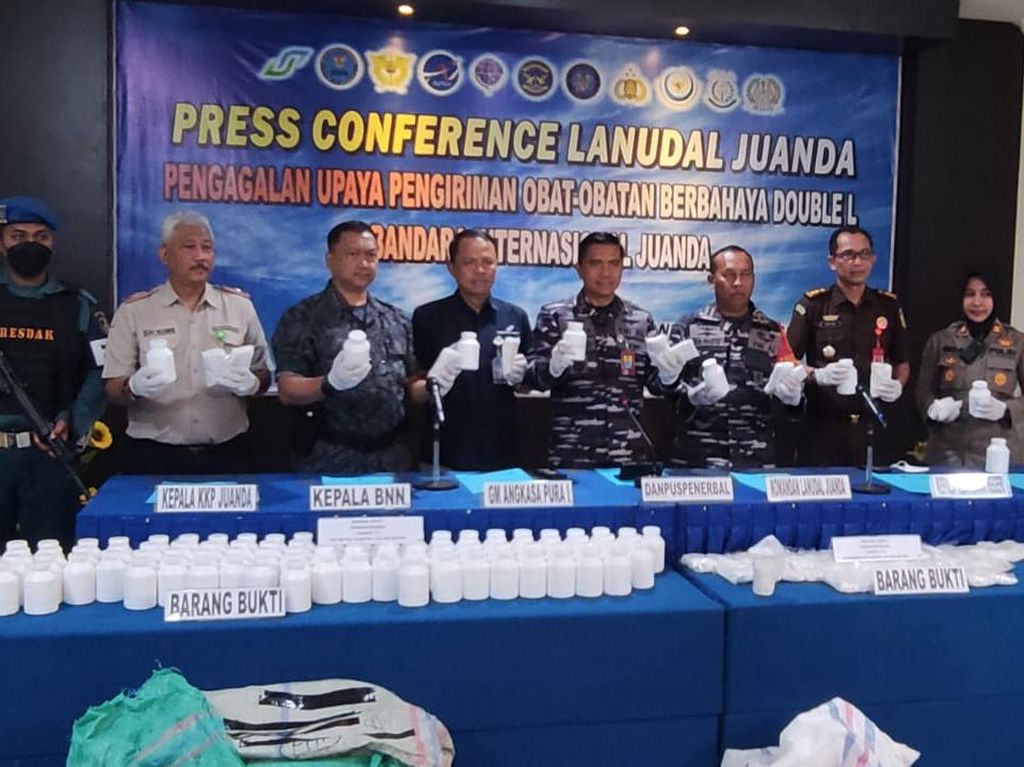 Penyelundupan 153 Ribu Pil Koplo Lewat Bandara Juanda Digagalkan Penyelundupan 153 Ribu Pil Koplo Lewat Bandara Juanda Digagalkan