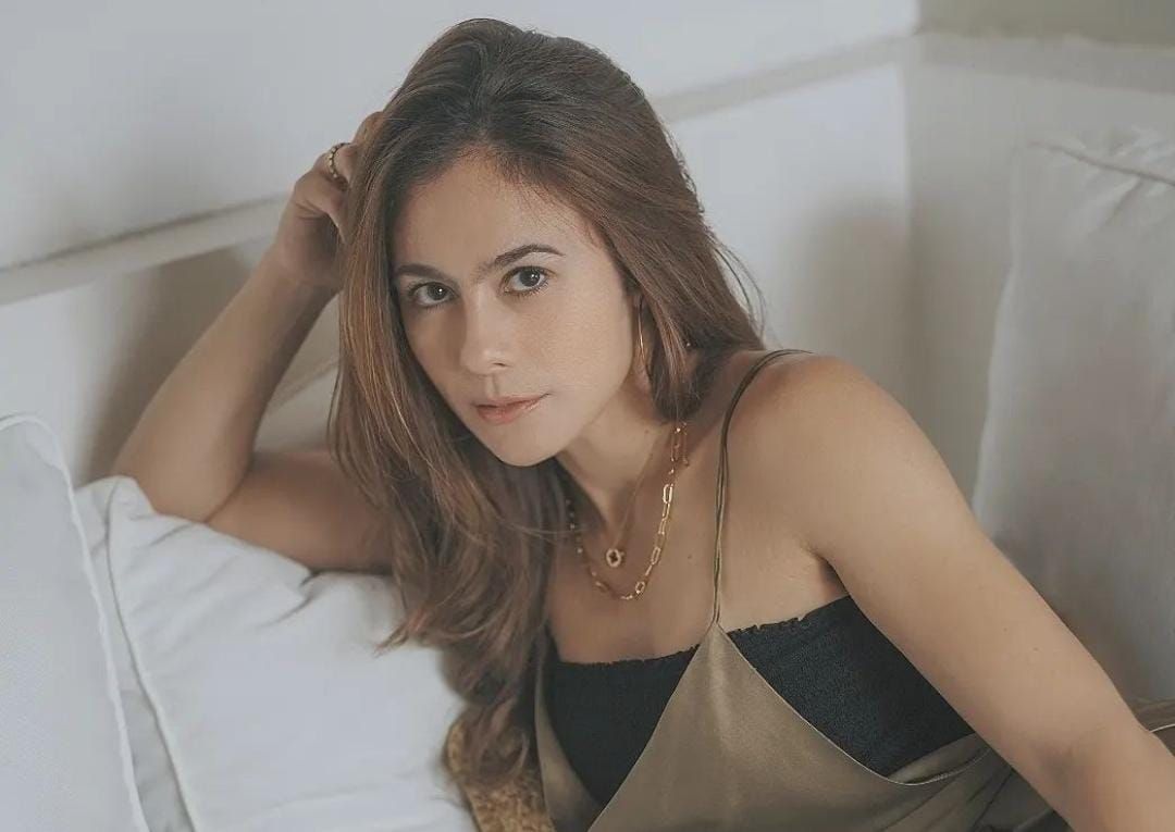 7 Foto Awet Muda Wulan Guritno, Bodi Bak ABG di Usia 40-an