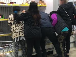 Demi Makanan Diskon, Pelanggan Ini Adu Jotos di Supermarket