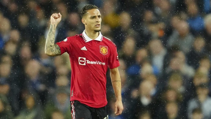 Manchester Uniteds Antony celebrates after scoring his sides first goal during the Premier League soccer match between Everton and Manchester United at Goodison Park, in Liverpool, England, Sunday Oct. 9, 2022. (AP Photo/Jon Super)