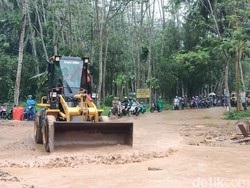 Banjir Bawa Lumpur dan Batu Masuk Rumah Warga, Tutup Jalur Pacitan-Ponorogo