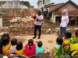 Komunitas Bojonegoro Beri Trauma Healing ke Anak Korban Banjir Banyuwangi