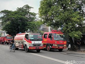 Setelah 4 Jam, Kebakaran Toko Maju di Veteran Solo Akhirnya Padam