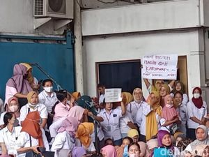 Buruh Pasuruan Desak UMK Naik 13 Persen Buruh Pasuruan Desak UMK Naik 13 Persen
