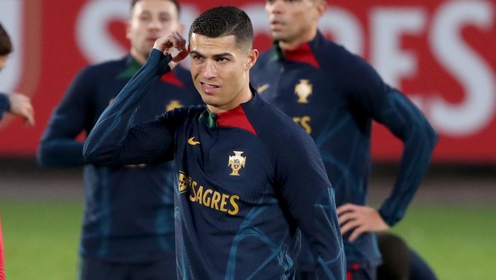 Portugals forward Cristiano Ronaldo attends a training session at Cidade do Futebol training camp in Oeiras, Portugal, on November 14, 2022, ahead of the Qatar 2022 World Cup football tournament. (Photo by Pedro Fiúza/NurPhoto via Getty Images)