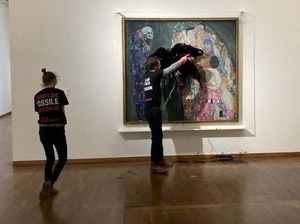 Detik-detik Lukisan Tod und Leben Dilumuri Cairan Hitam