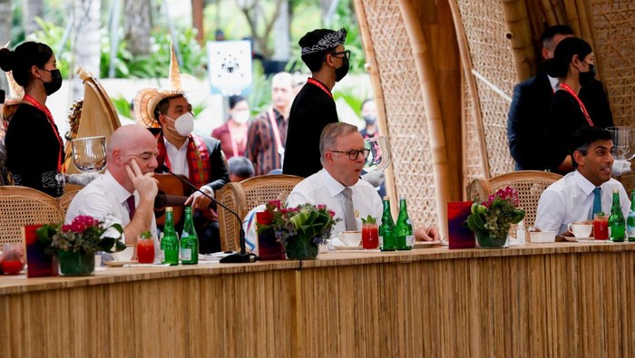 (L to R) FIFA president Gianni Infantino, Australia's Prime Minister Anthony Albanese and Britain's Prime Minister Rishi Sunak attend a lunch meeting during the G20 summit in Nusa Dua on the Indonesian resort island of Bali on November 15, 2022. (Photo by AJENG DINAR ULFIANA / POOL / AFP) (Photo by AJENG DINAR ULFIANA/POOL/AFP via Getty Images)