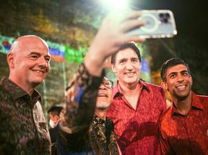 Dua Warga Inggris Digeruduk Warganet Indonesia Usai Komentari Tenun KTT G20 Dua Warga Inggris Digeruduk Warganet Indonesia Usai Komentari Tenun KTT G20