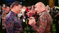 Gianni Infantino tampak berbicara serius dengan Presiden Republik Rakyat China, Xi Jinping. (Foto: dpa/picture alliance via Getty I/picture alliance)