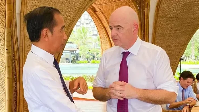 Presiden FIFA, Gianni Infantino, bertemu Presiden Republik Indonesia, Joko Widodo, dalam Konferensi Tingkat Tinggi G20 di Nusa Dua, Bali, Selasa 15 November 2022.