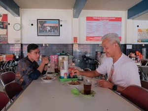 Gibran soal Foto Bareng Prabowo, Anies-Ganjar: Nggak Ada Politik Meja Makan