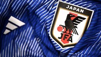Dari Asia, ada logo Timnas Jepang yang menggambarkan seekor gagak.