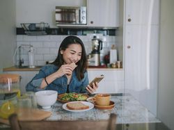 Cepat Lapar Saat Puasa? Hindari Konsumsi 10 Makanan Ini
