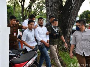 Ricuh Eksekusi Buronan Penggelapan Pajak Usai Sidang di PN Jambi Ricuh Eksekusi Buronan Penggelapan Pajak Usai Sidang di PN Jambi