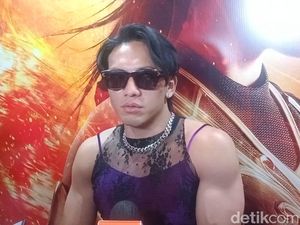 Nyentrik! Jefri Nichol Pakai Tanktop Ketat Pamer Otot
