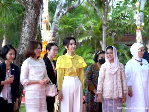Kim Keon Hee dan Ibu Iriana Jokowi