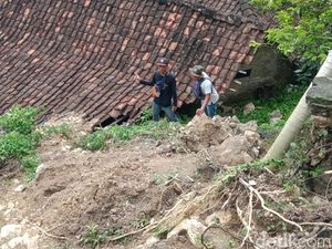Talut Longsor di 2 Bukit Bayat Klaten Timpa Rumah hingga Masjid