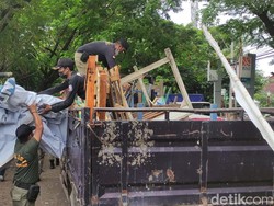 Lapak Liar di Depan RS Wongsonegoro Semarang Ditertibkan Satpol PP