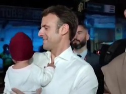 Menelusuri Lokasi Macron Blusukan Malam-malam di Bali dan Gendong Bayi
