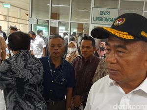 Menko PMK Bicara soal Gelombang PHK di Jabar