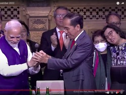 Sri Mulyani dan Retno Marsudi Berpelukan di Penutupan KTT G20