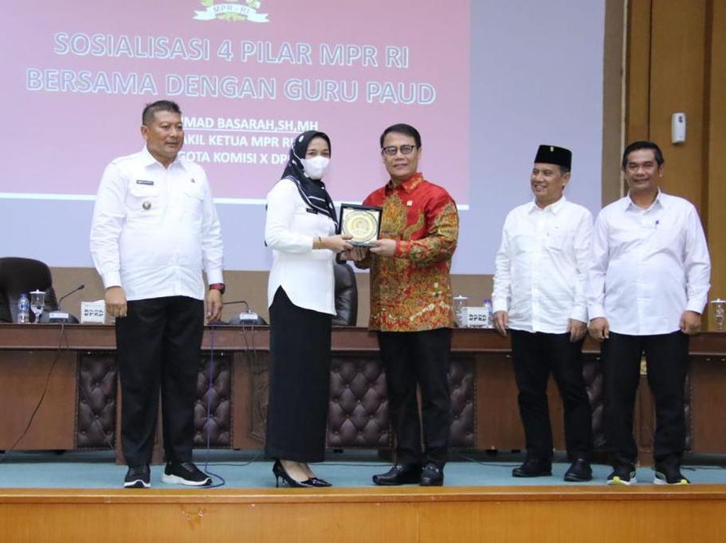 Basarah: Guru PAUD Ibarat Raja Midas, Ubah Apa yang Disentuh Jadi Emas Basarah: Guru PAUD Ibarat Raja Midas, Ubah Apa yang Disentuh Jadi Emas