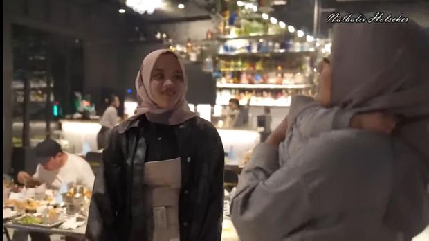 Nathalie Holscher Datang ke Ultah Sule Nathalie Holscher Datang ke Ultah Sule
