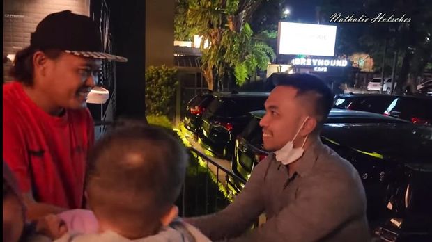 Nathalie Holscher Datang ke Ultah Sule Nathalie Holscher Datang ke Ultah Sule