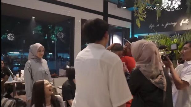 Nathalie Holscher Datang ke Ultah Sule Nathalie Holscher Datang ke Ultah Sule
