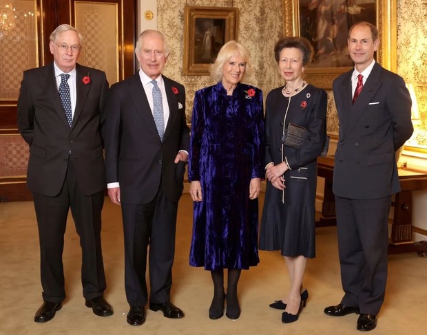 Pangeran Richard, Raja Charles III, Camilla, Putri Anne, Pangeran Edward/ Foto: Instagram/theroyalfamily Pangeran Richard, Raja Charles III, Camilla, Putri Anne, Pangeran Edward di Istana Buckingham sambut ratusan atlet pemenang medali, 3 November 2022