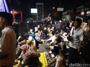 Ribuan Jemaah Padati Pengajian Akbar di Ponpes Az-Zayadiyy Solo, Jalan Ditutup
