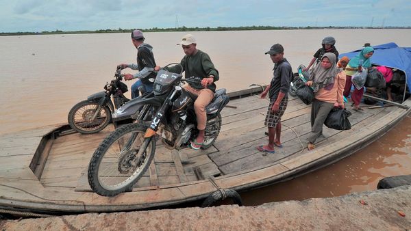 Perahu Motor Jadi Transportasi Andalan Warga Jambi
