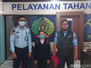Aneh, WN Malaysia Pulang ke Negaranya Pakai Paspor Indonesia Aneh, WN Malaysia Pulang ke Negaranya Pakai Paspor Indonesia