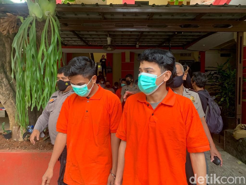 Komplotan Garong Rumah Kosong di Jaksel Foya-foya Pakai Duit Kejahatan! Komplotan Garong Rumah Kosong di Jaksel Foya-foya Pakai Duit Kejahatan!