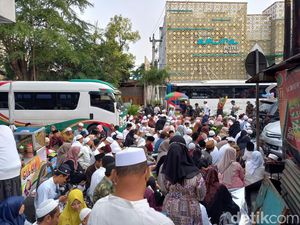 Potret Jemaah Haul Habib Ali Membludak hingga Simpang Gemblegan