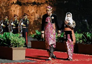Potret Pemimpin Dunia Pakai Batik Saat Makan Malam KTT G20 Bali Potret Pemimpin Dunia Pakai Batik Saat Makan Malam KTT G20 Bali