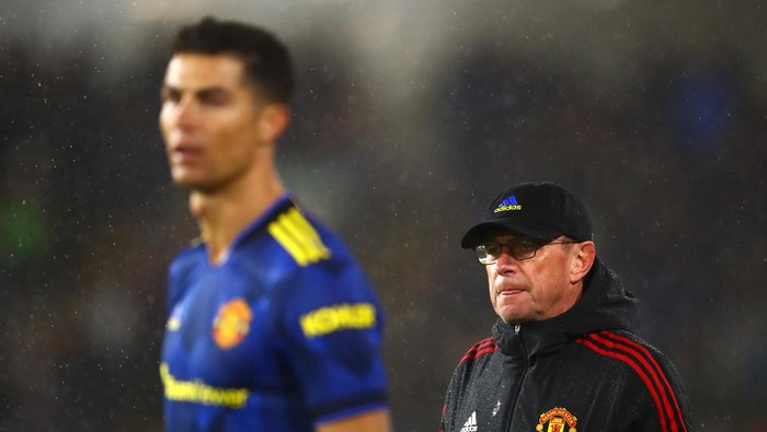 BURNLEY, ENGLAND - FEBRUARY 08: Manchester United manager Ralf Rangnick looks on as Cristiano Ronaldo prepares to enter the field during the Premier League match between Burnley and Manchester United at Turf Moor on February 08, 2022 in Burnley, England. (Photo by Chris Brunskill/Fantasista/Getty Images)