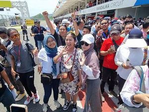 Momen Rara Pawang Hujan Nongol di Sirkuit Mandalika, Ngaku Diundang