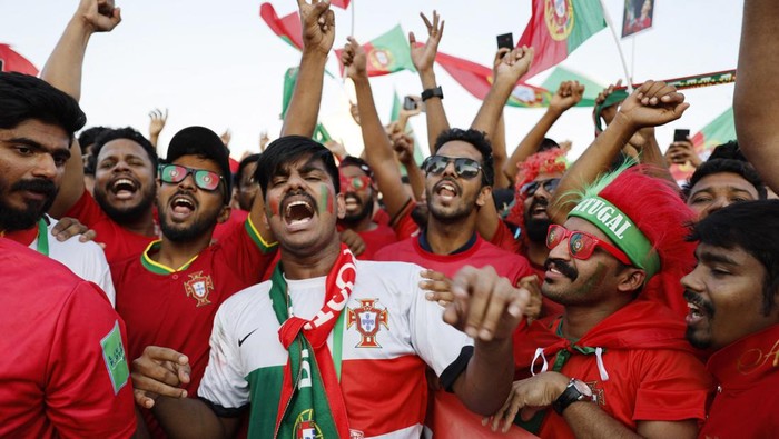 Riuh Suporter Siap Ramaikan Piala Dunia 2022 Qatar Soccer Football - FIFA World Cup Qatar 2022 Portugal Fan Activity - Doha, Qatar - November 11, 2022 Portugal fans are seen at Souq Waqif ahead of the FIFA World Cup Qatar 2022 REUTERS/Suhaib Salem