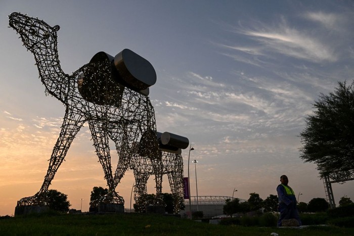 Stadion Ahmed bin Ali, Piala Dunia 2022 An installation showing camels is displayed outside the Ahmed bin Ali Stadium in Al-Rayyan on November 12, 2022, ahead of the Qatar 2022 FIFA World Cup football tournament. (Photo by Kirill KUDRYAVTSEV / AFP) (Photo by KIRILL KUDRYAVTSEV/AFP via Getty Images)