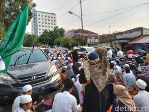 Jemaah Haul Habib Ali Membludak Pagi Ini, Simpang Gemblegan Solo Ditutup
