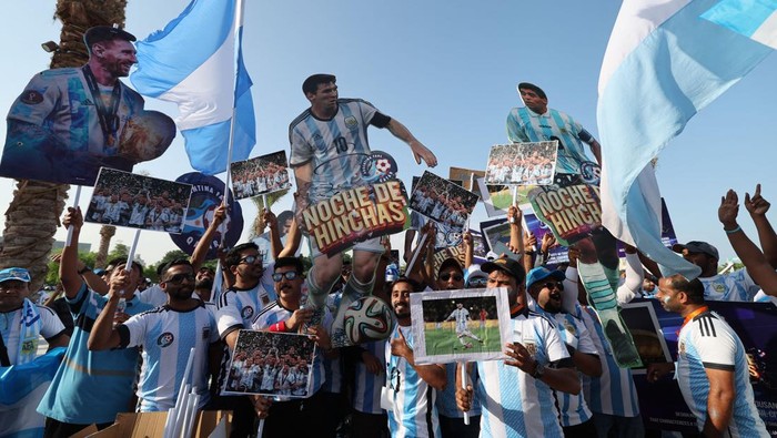 Argentina supporters are seen in Doha on November 11, 2022, ahead of the Qatar 2022 FIFA World Cup football tournament. (Photo by Giuseppe CACACE / AFP) (Photo by GIUSEPPE CACACE/AFP via Getty Images)