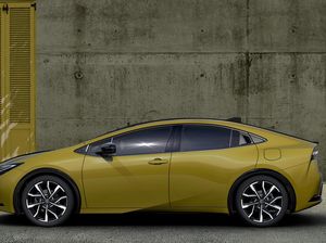 Toyota Prius Terbaru Resmi Dijual, Harga Mulai Rp 300 Jutaan Toyota Prius Terbaru Resmi Dijual, Harga Mulai Rp 300 Jutaan