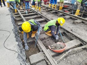 Rel Trem Kuno yang Ditemukan di Proyek MRT Buatan Jerman Tahun 1931 Rel Trem Kuno yang Ditemukan di Proyek MRT Buatan Jerman Tahun 1931
