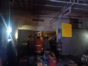 Diduga gegara Dupa Menyala, Warung Warga Jembrana Ludes Terbakar Diduga gegara Dupa Menyala, Warung Warga Jembrana Ludes Terbakar