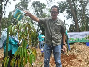 Aksi Tanam Pohon Lestarikan Lingkungan Hidup