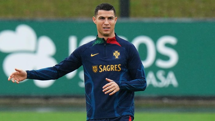 OEIRAS, PORTUGAL - NOVEMBER 15: Cristiano Ronaldo of Portugal in action during the Portugal Training and Press Conference at Cidade do Futebol FPF on November 15, 2022 in Oeiras, Portugal.  (Photo by Gualter Fatia/Getty Images)