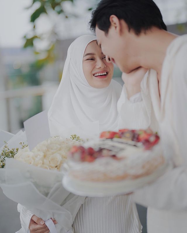 Dinda Hauw dan Rey Mbayang Dinda Hauw dan Rey Mbayang